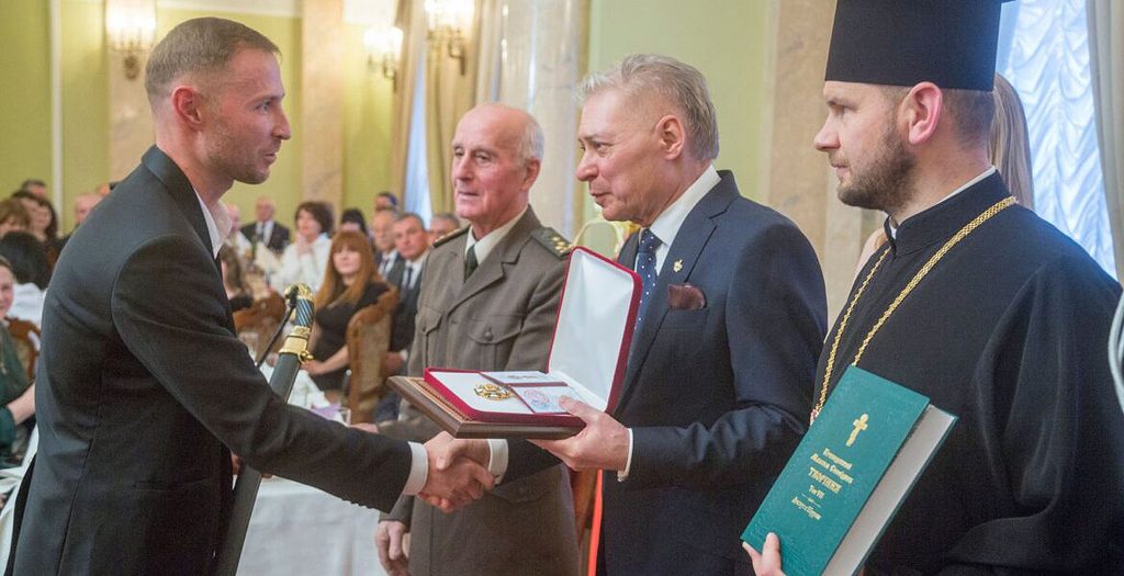 Орден “Золотий хрест честі і звитяги “Лицар Вітчизни”